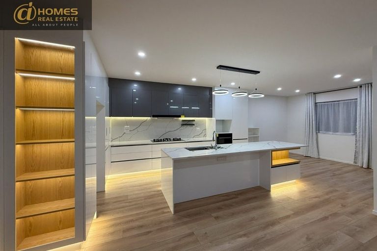 Photo of property in 56a Hogarth Rise, West Harbour, Auckland, 0618