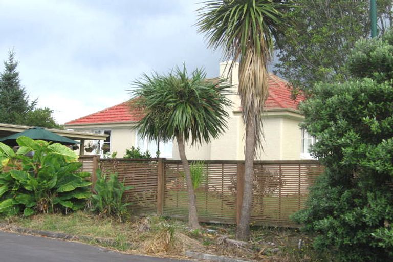 Photo of property in 4a Skilgate Avenue, New Lynn, Auckland, 0600