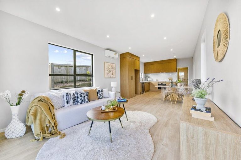 Photo of property in 63 Mcindoe Road, Kumeu, 0810