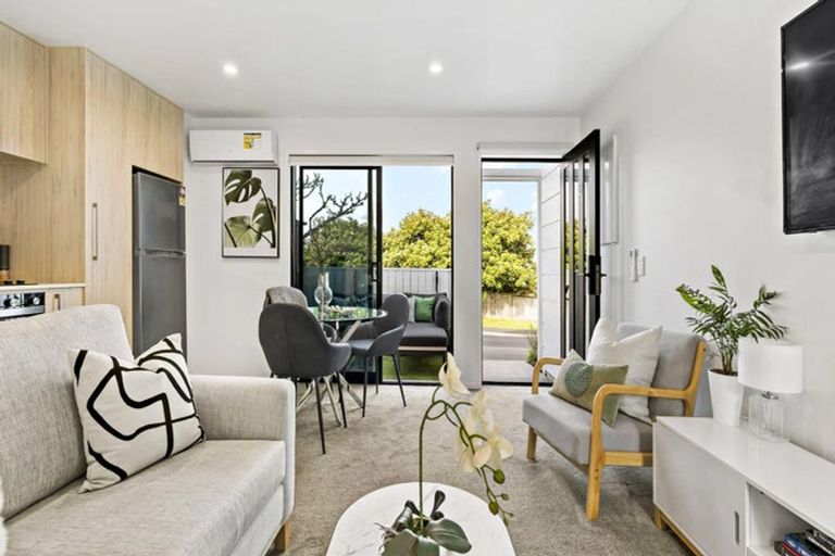 Photo of property in 2/2 Jadewynn Drive, Massey, Auckland, 0614