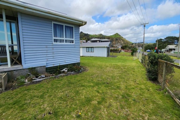 Photo of property in 1 Point Road, Mokau, 4376