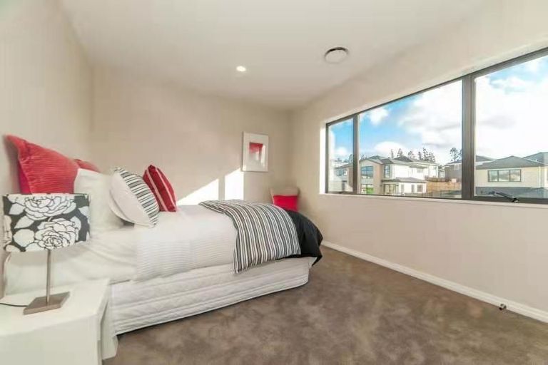 Photo of property in 92 Admirals Court Drive, Greenhithe, Auckland, 0632