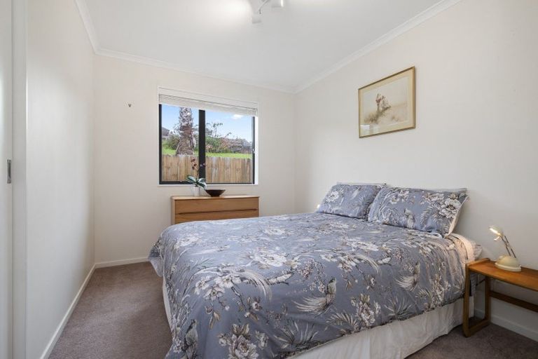 Photo of property in 25 Ripple Grove, Waiuku, 2123