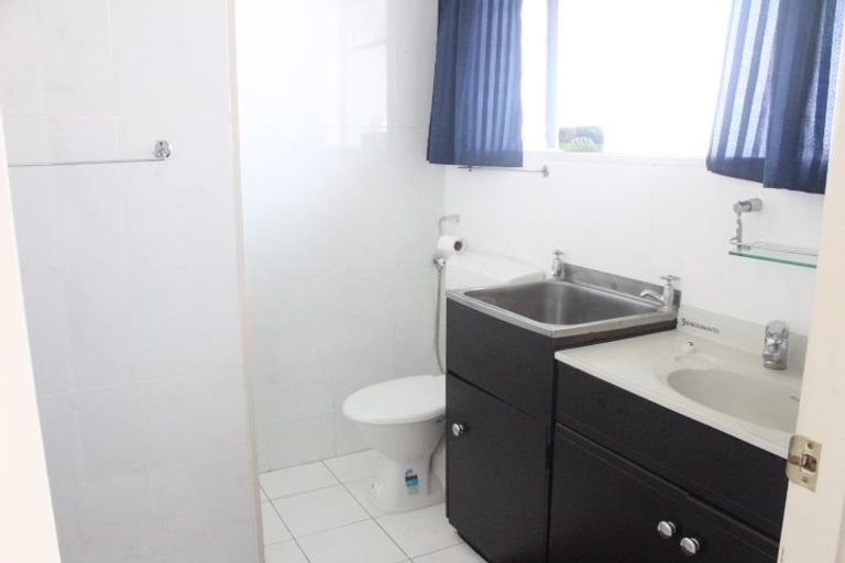 Photo of property in 2/27 Pakuranga Road, Pakuranga, Auckland, 2010