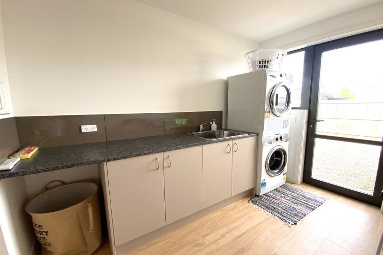 Photo of property in 8 Warbler Lane, Albert Town, Wanaka, 9305