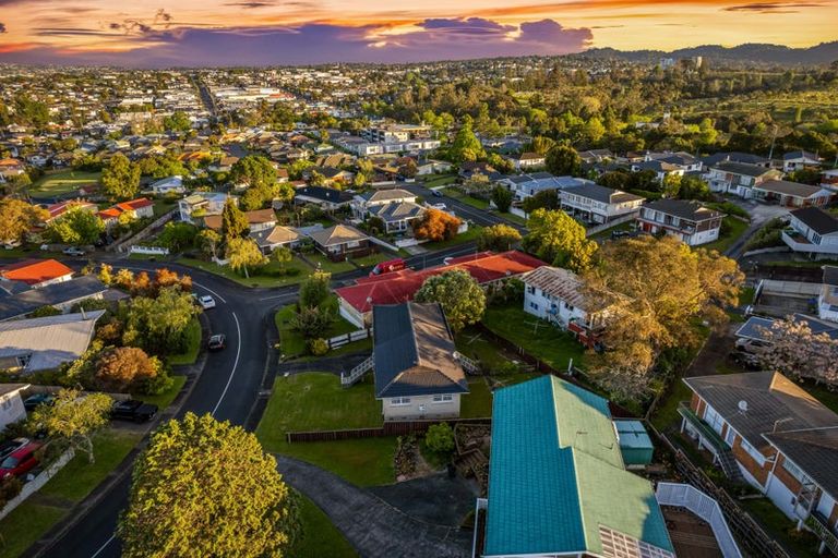 Photo of property in 1/32 Rosewarne Crescent, Glendene, Auckland, 0602