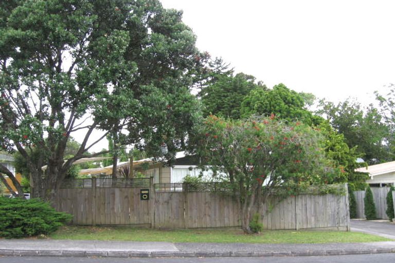 Photo of property in 11 Woodstock Road, Forrest Hill, Auckland, 0620