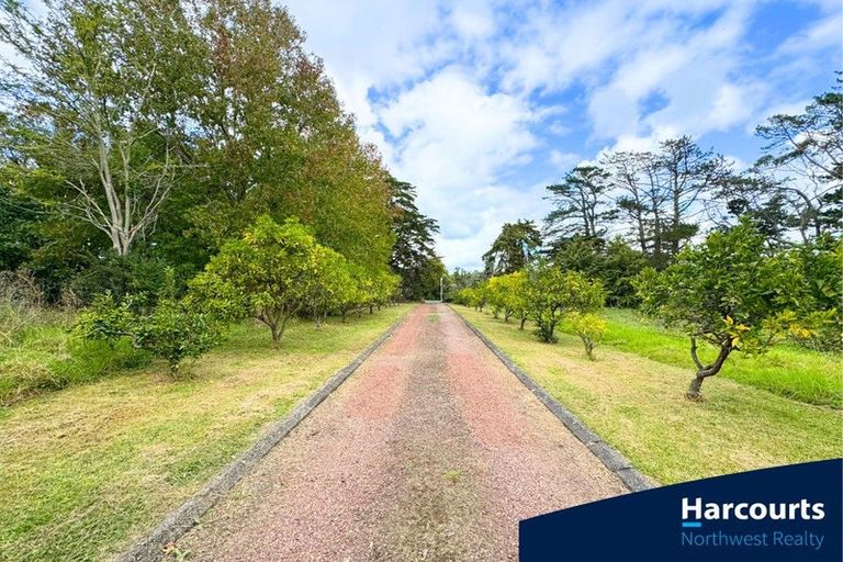 Photo of property in 86 Tawa Road, Kumeu, 0891