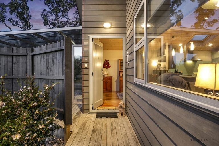 Photo of property in 11 Deane Avenue, Titirangi, Auckland, 0604