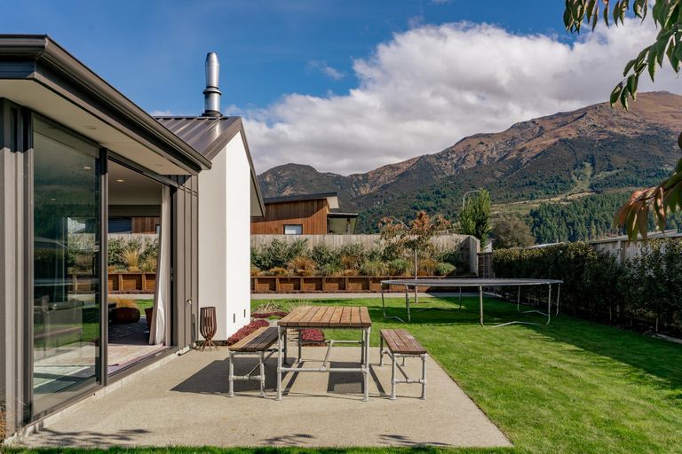 Photo of property in 15 Pennycook Place, Lake Hawea, Wanaka, 9382