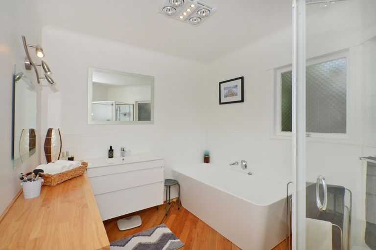 Photo of property in 6 Paratai Crescent, Woodhill, Whangarei, 0110