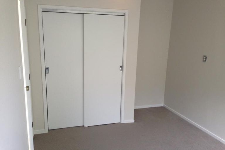 Photo of property in 14 Holdaway Avenue, Northcote, Auckland, 0627