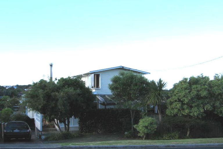 Photo of property in 35 Ellangowan Road, Waiake, Auckland, 0630