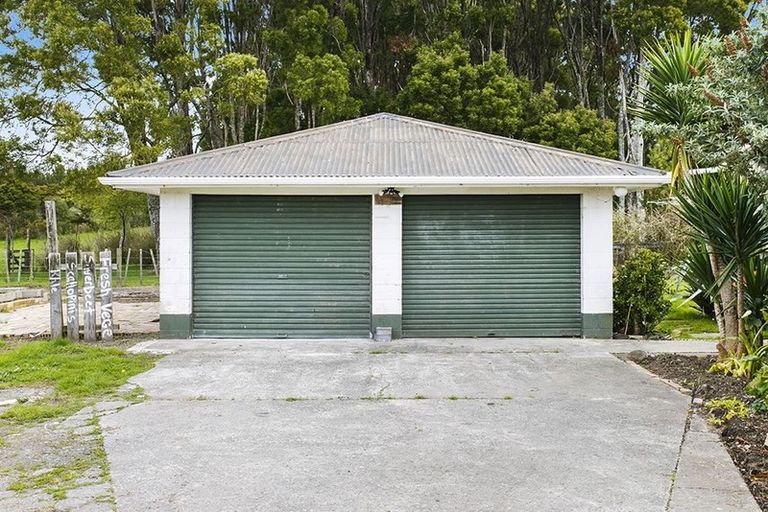 Photo of property in 1145 Kahikatea Flat Road, Waitoki, Kaukapakapa, 0871