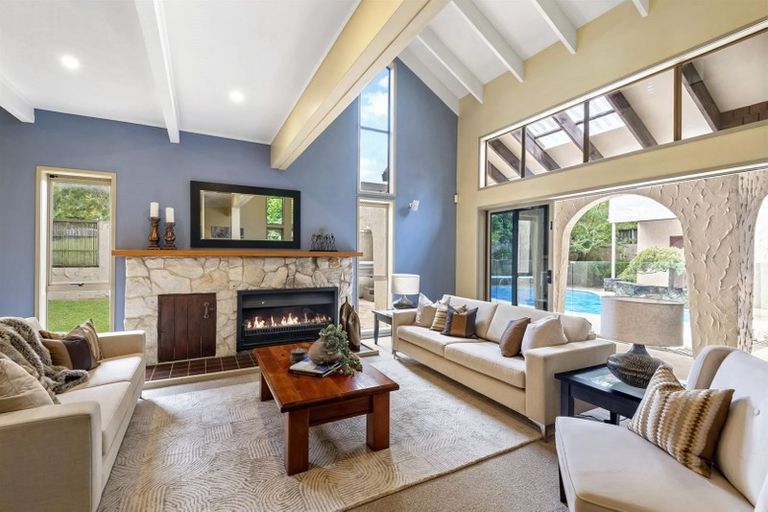 Photo of property in 1 Cobblestone Lane, Hillcrest, Auckland, 0627