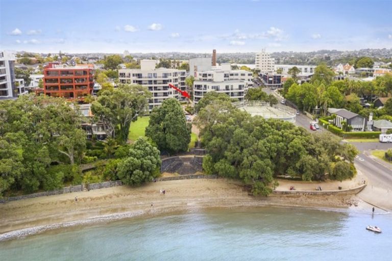 Photo of property in 2d/5 The Promenade, Takapuna, Auckland, 0622