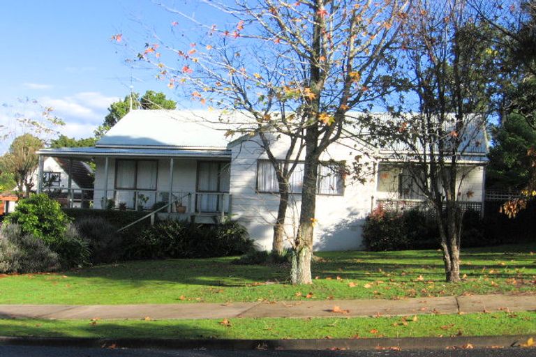 Photo of property in 4 Palmetto Place, Goodwood Heights, Auckland, 2105
