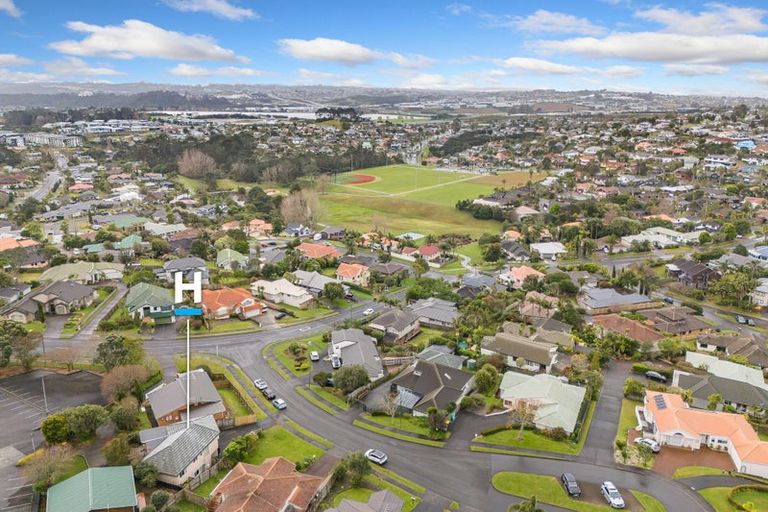 Photo of property in 2/3 Jacanas Place, Unsworth Heights, Auckland, 0632