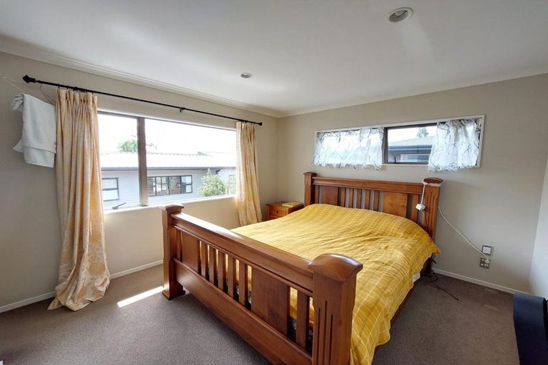 Photo of property in 16h Lincoln Road, Henderson, Auckland, 0610