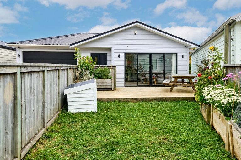 Photo of property in 75 Erlestoke Crescent, Churton Park, Wellington, 6037
