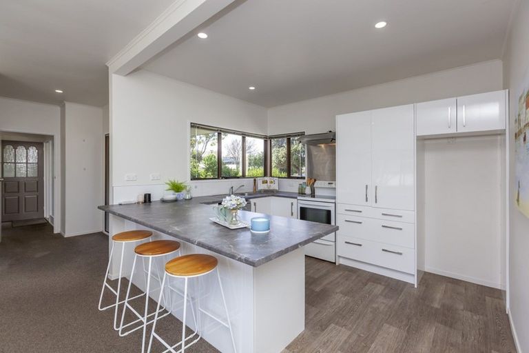 Photo of property in 42 Margaret Road, Raumati Beach, Paraparaumu, 5032