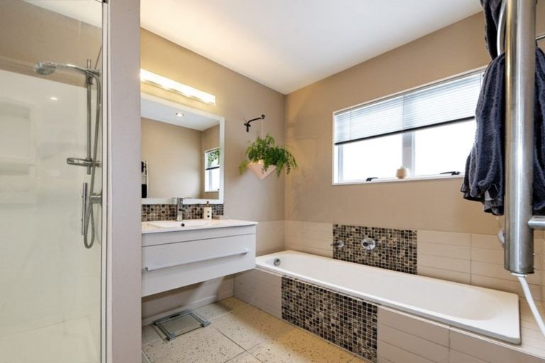 Photo of property in 29 Glucina Avenue, West Harbour, Auckland, 0618