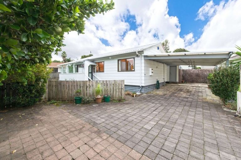 Photo of property in 1/94 Beach Road, Te Atatu Peninsula, Auckland, 0610