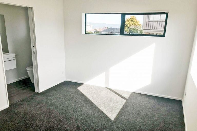 Photo of property in 4337a Great North Road, Glendene, Auckland, 0602