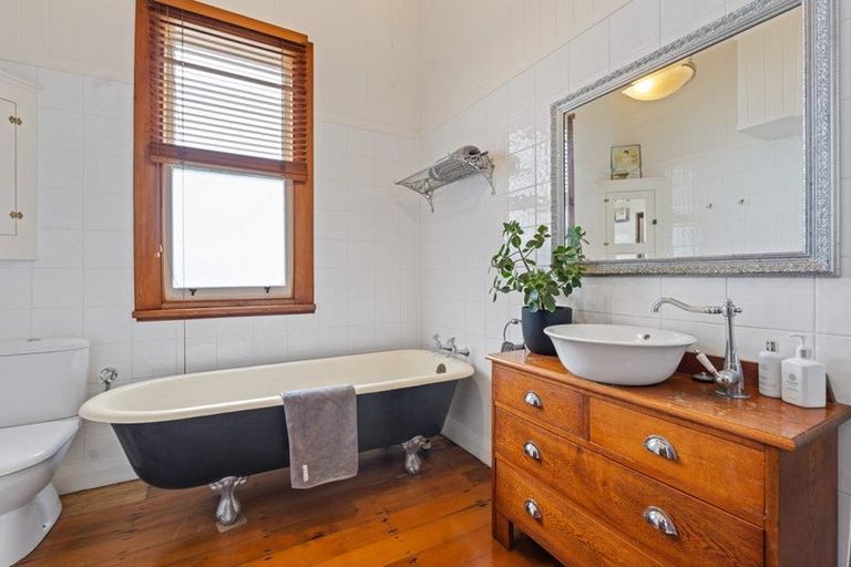 Photo of property in 23a Shakespear Road, Army Bay, Whangaparaoa, 0930