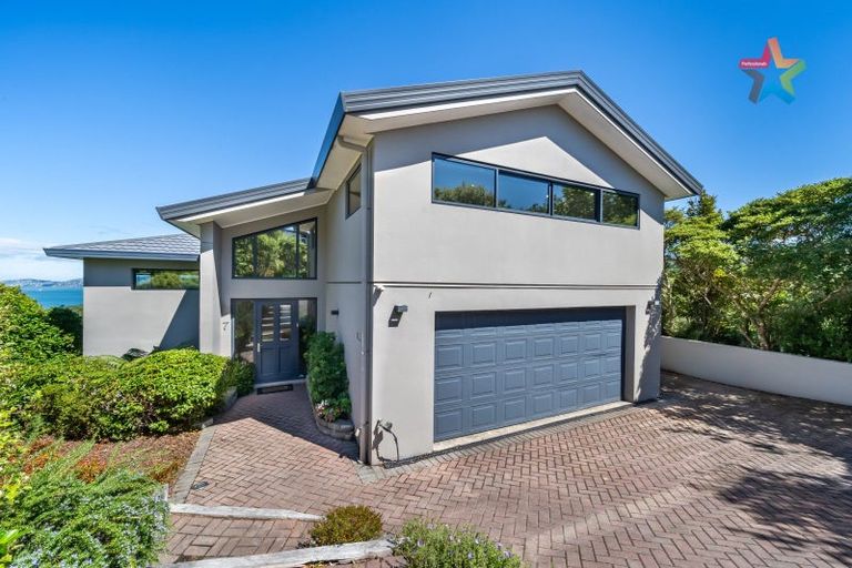 Photo of property in 7 Green Park Lane, Korokoro, Lower Hutt, 5012