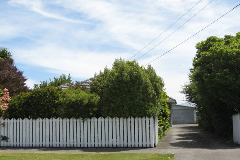 Photo of property in 27 Tenby Place, Avondale, Christchurch, 8061