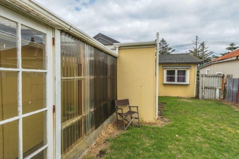 Photo of property in 6 Seafront Road, Castlecliff, Whanganui, 4501