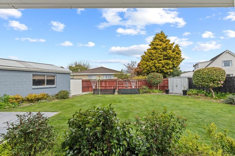 Photo of property in 12 Cowper Place, Avondale, Christchurch, 8061