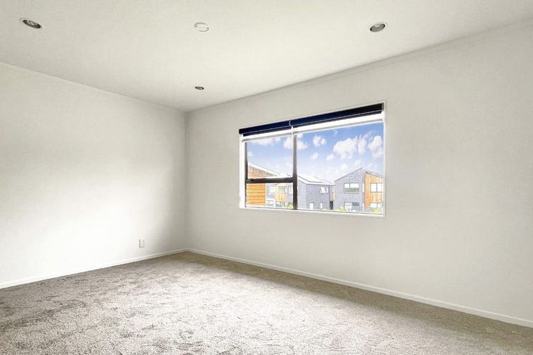 Photo of property in 38 Fitzherbert Avenue, West Harbour, Auckland, 0618