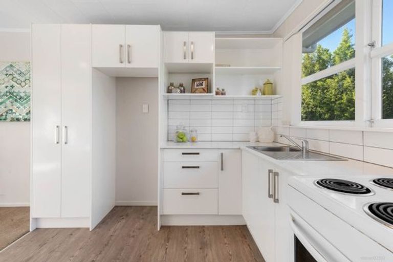 Photo of property in 2/14 Ozich Avenue, Te Atatu South, Auckland, 0610