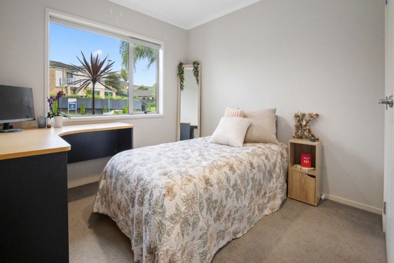 Photo of property in 23 Ina Ville Drive, Pukekohe, 2120