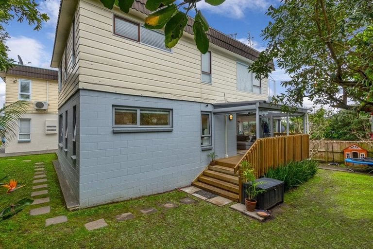 Photo of property in 4/22 North Avenue, Narrow Neck, Auckland, 0624