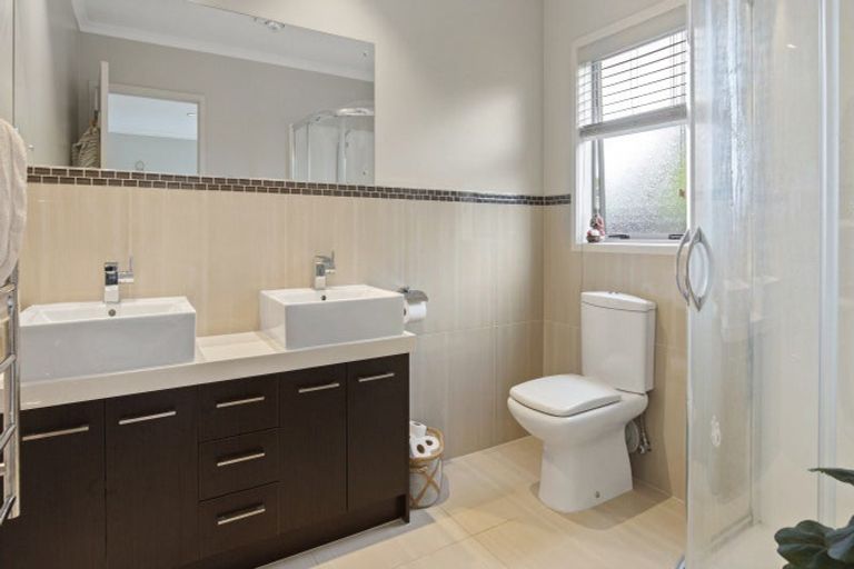 Photo of property in 23 Ina Ville Drive, Pukekohe, 2120