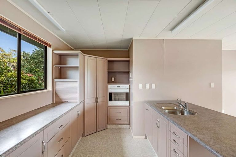 Photo of property in 114b Riversdale Drive, Merrilands, New Plymouth, 4312