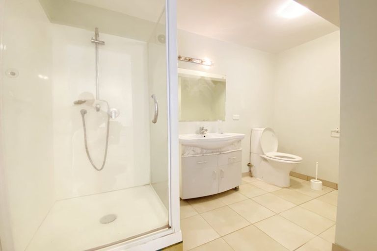 Photo of property in 13 Halcombe Place, Green Bay, Auckland, 0604