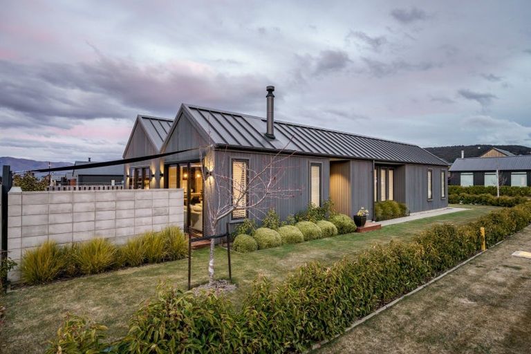 Photo of property in 64 Obelisk Street, Wanaka, 9305