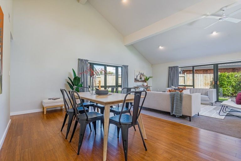 Photo of property in 15 Strachan Way, Highbury, Palmerston North, 4412