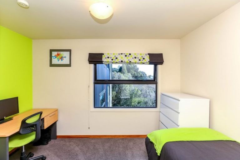 Photo of property in 16 Ridge Lane, New Plymouth, 4310