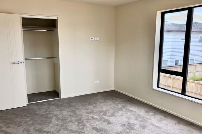 Photo of property in 17 Toanui Road, Hobsonville, Auckland, 0616