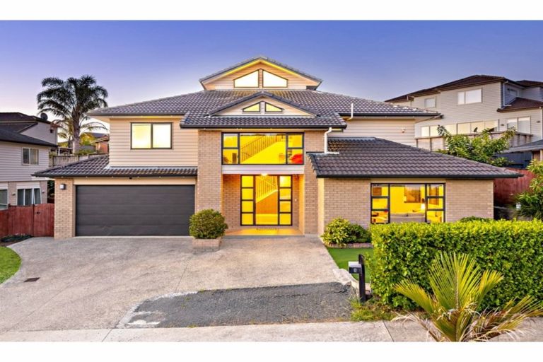 Photo of property in 12 Lucca Crescent, Flat Bush, Auckland, 2019
