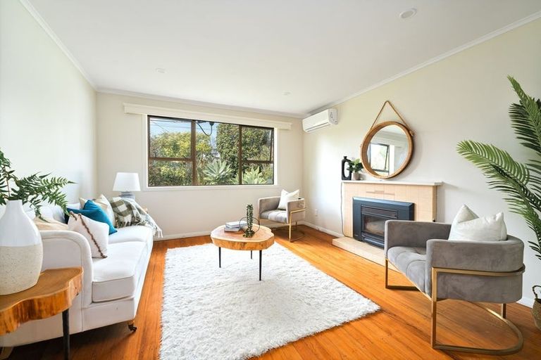 Photo of property in 7 Springside Place, New Lynn, Auckland, 0600