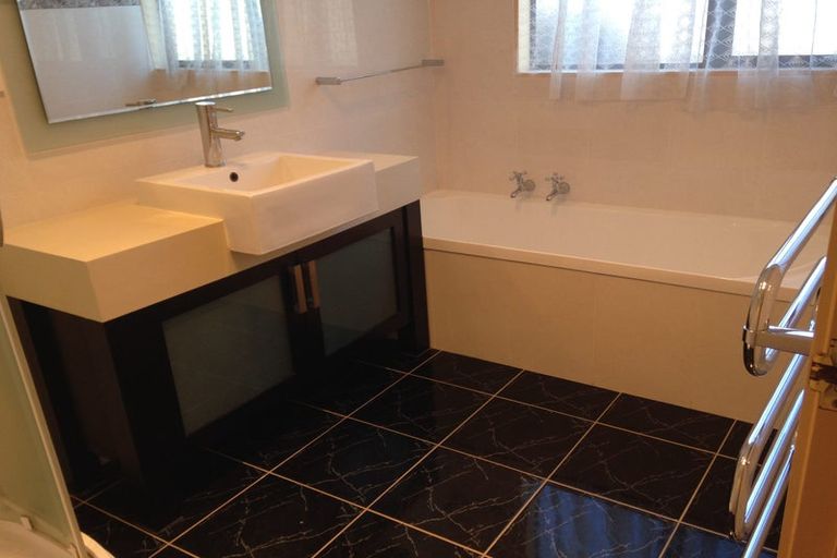 Photo of property in 20 Britannia Place, Half Moon Bay, Auckland, 2012