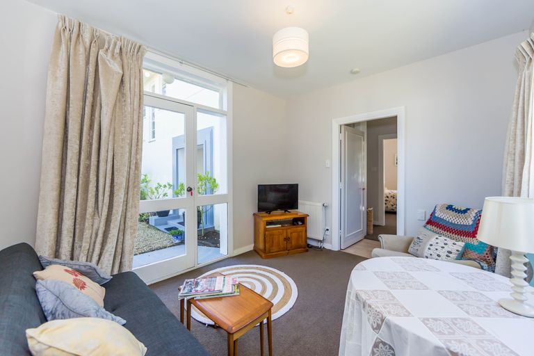 Photo of property in 1 Davison Road, Rotherham, 7379