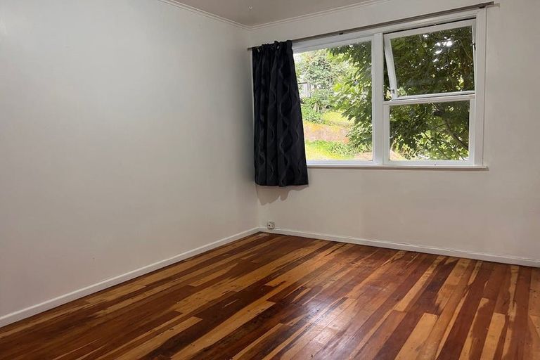Photo of property in 147 Ruskin Road, Newlands, Wellington, 6037