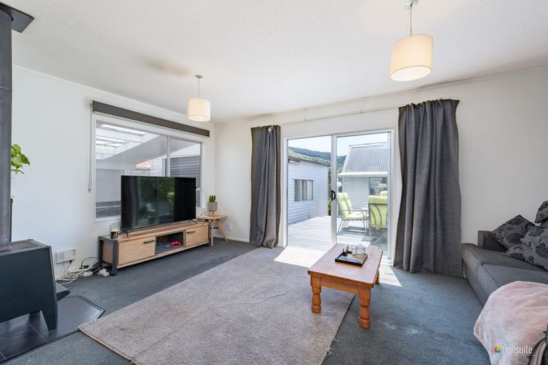 Photo of property in 2/21 Amber Grove, Birchville, Upper Hutt, 5018